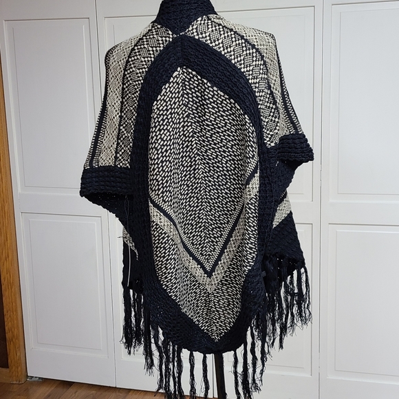 Verigo Allover Print Fringe Kimono Cardigan  NWT - Picture 2 of 7